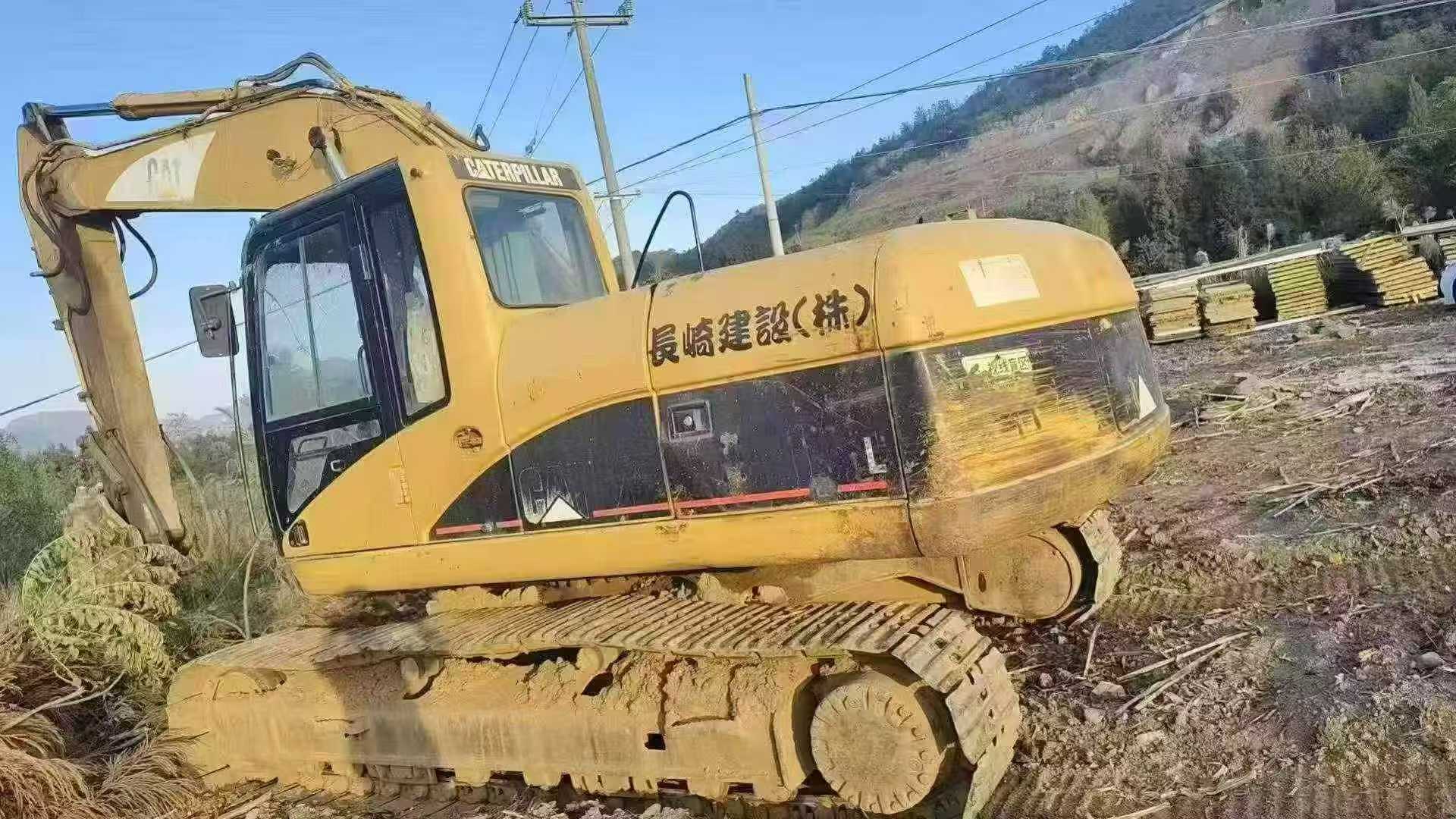 Buy Caterpillar 320CL Used Excavator / 3 Buy Caterpillar 320CL Used Excavator / 3