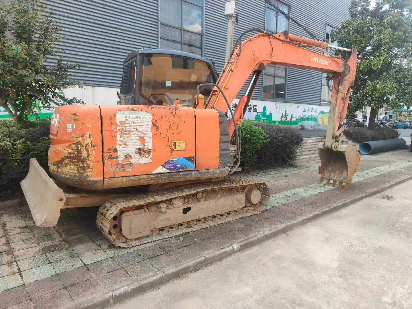 Compre Escavadeira Hitachi ZX60-5A Usada / 2