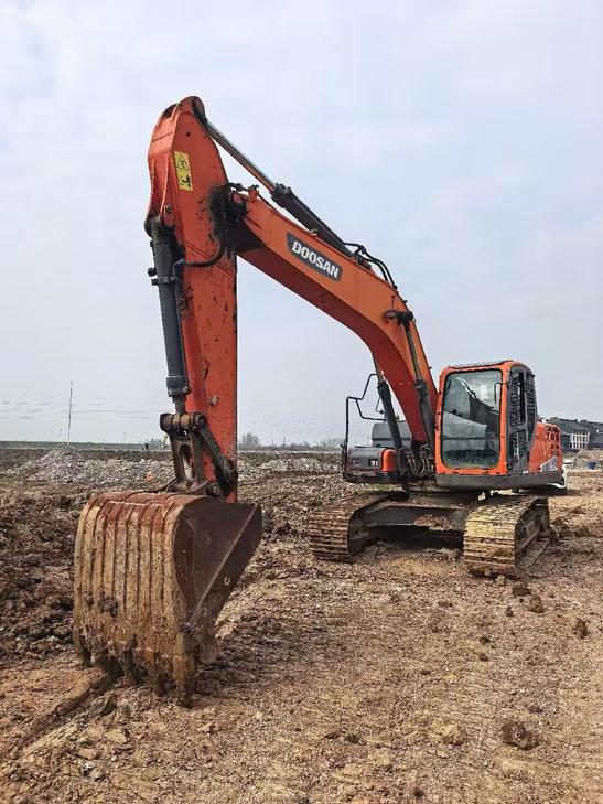 Buy Doosan DH215-7 Used Excavator / 1