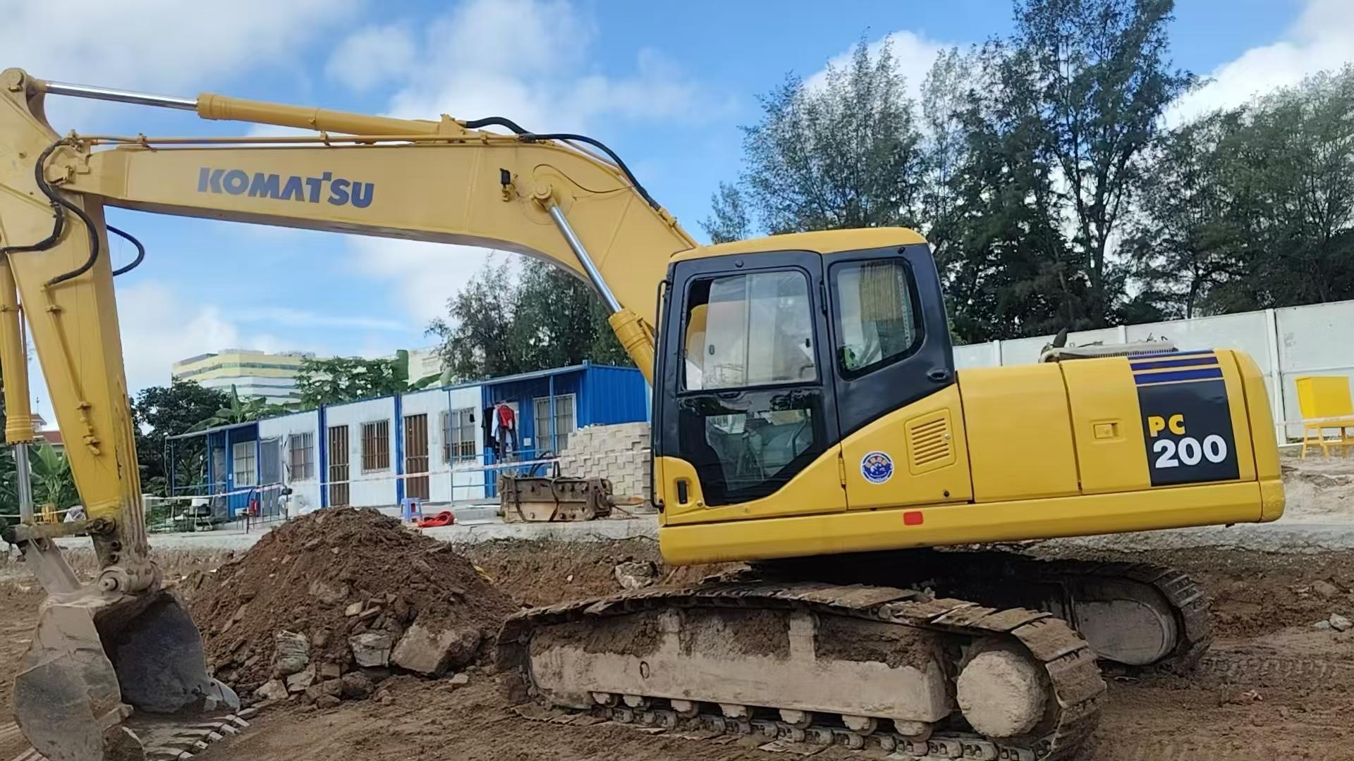 Buy Komatsu PC200-7 Used Excavator / 6