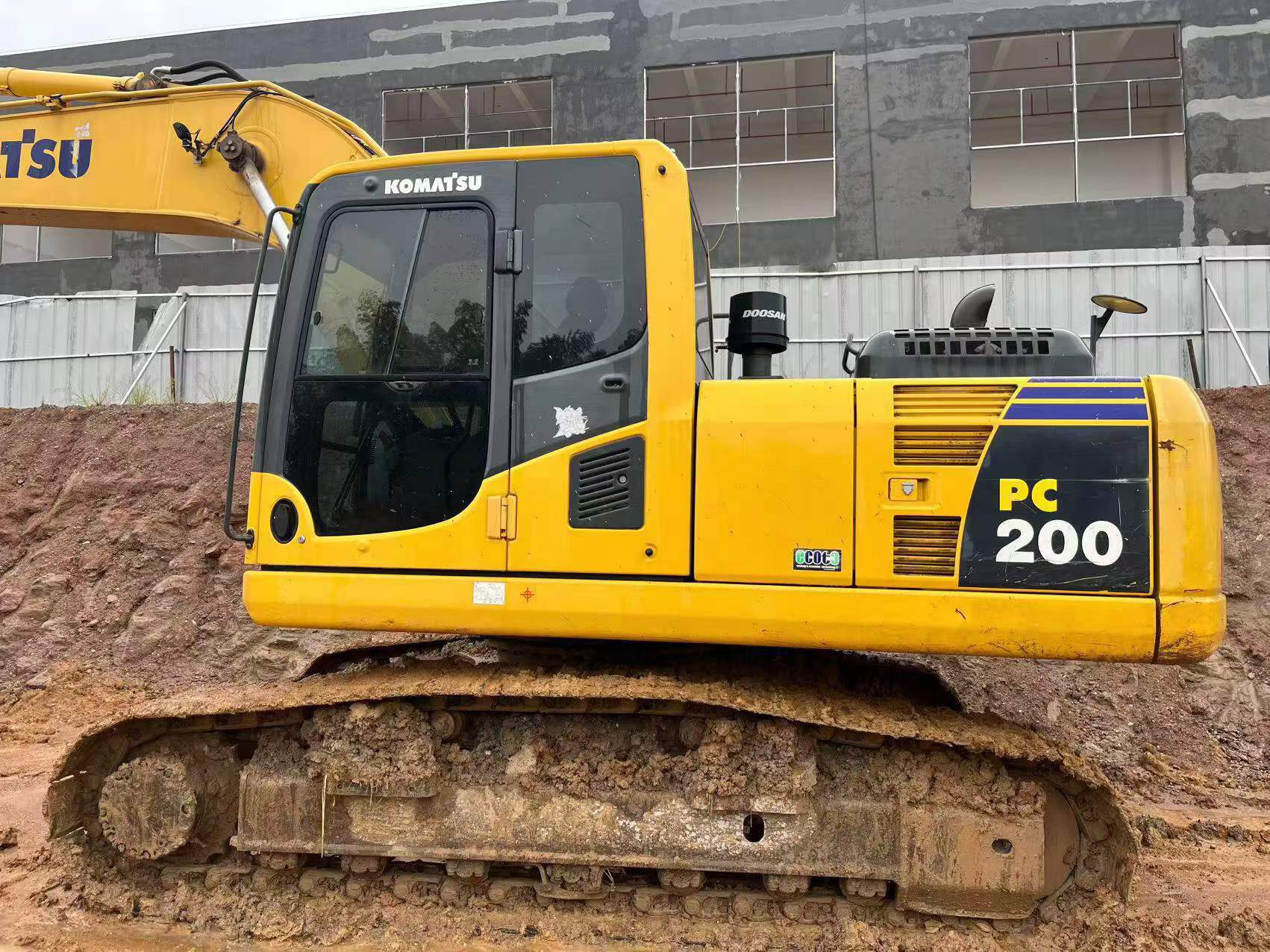 Buy Komatsu PC200 Used Excavator / 2 Buy Komatsu PC200 Used Excavator / 2
