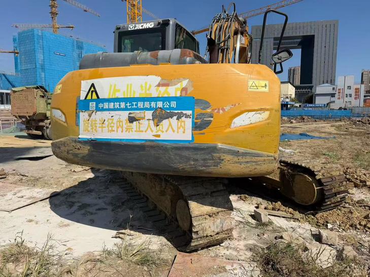 Buy XCMG XE135B Used Excavator / 1