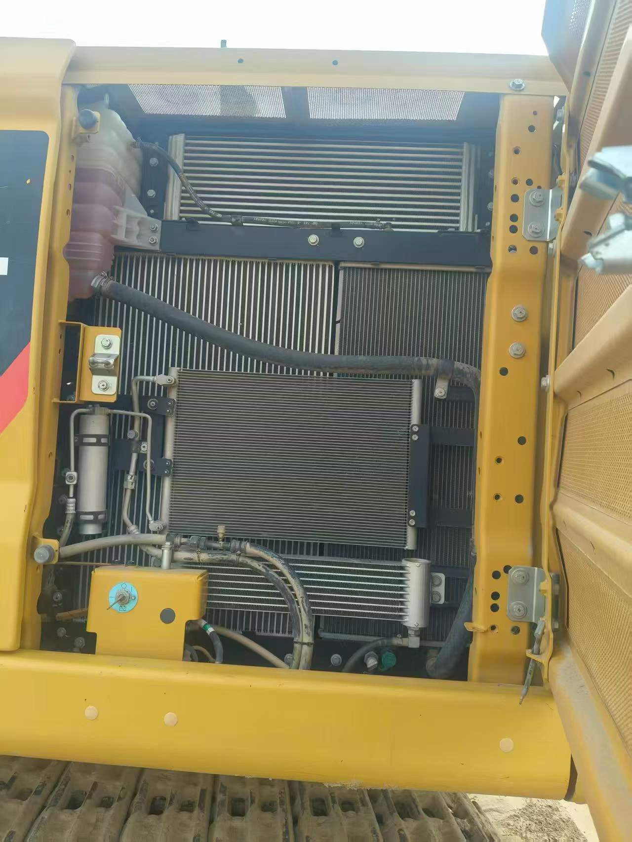 Buy Caterpillar 323 Used Excavator / 2 Buy Caterpillar 323 Used Excavator / 2