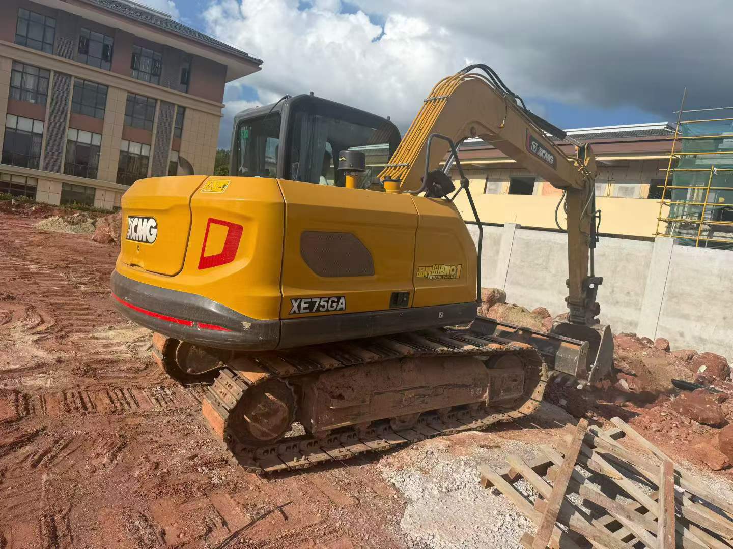 Buy XCMG XE75C Used Excavator / 5