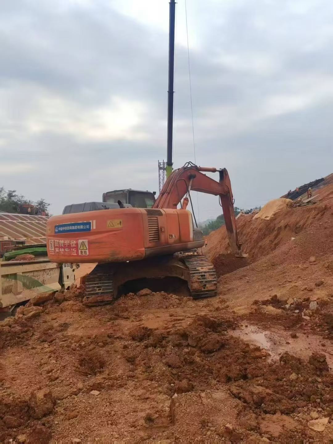 Buy Hitachi EX240-3 Used Excavator / 1