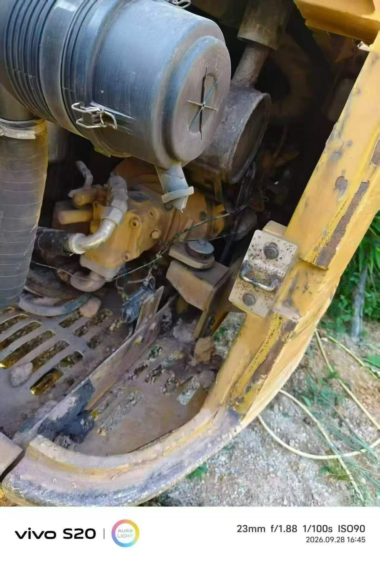 شراء حفارة Caterpillar 305.5 مستعملة / 4