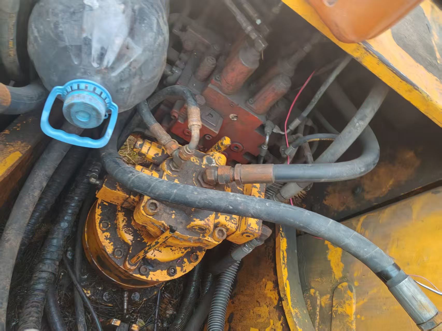 Buy Hyundai R225-7 Used Excavator / 2 Buy Hyundai R225-7 Used Excavator / 2