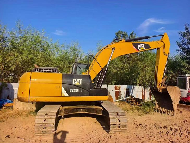 Buy Caterpillar 323 Used Excavator / 1