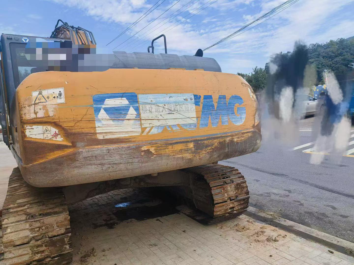 Buy XCMG XE215 Used Excavator / 1