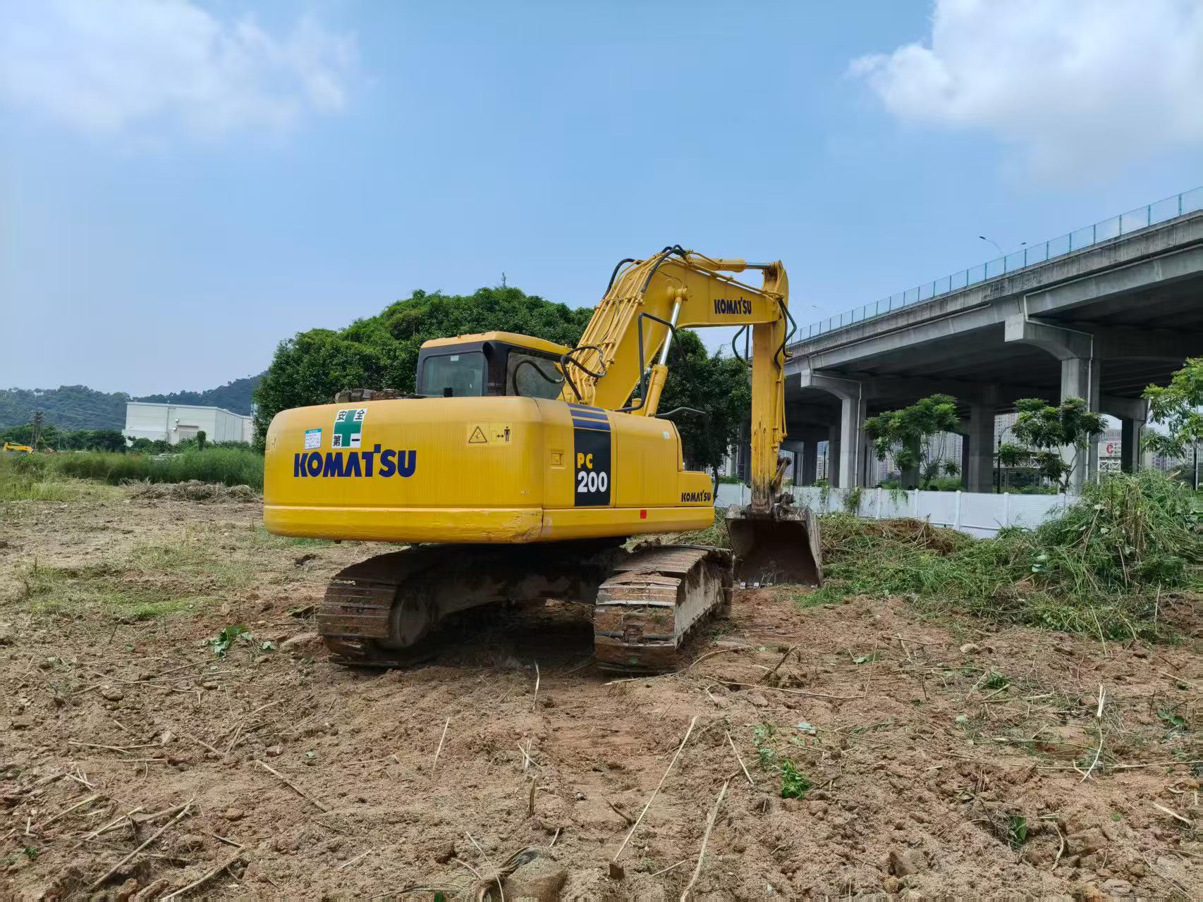 Buy Komatsu PC200-7 Used Excavator / 5
