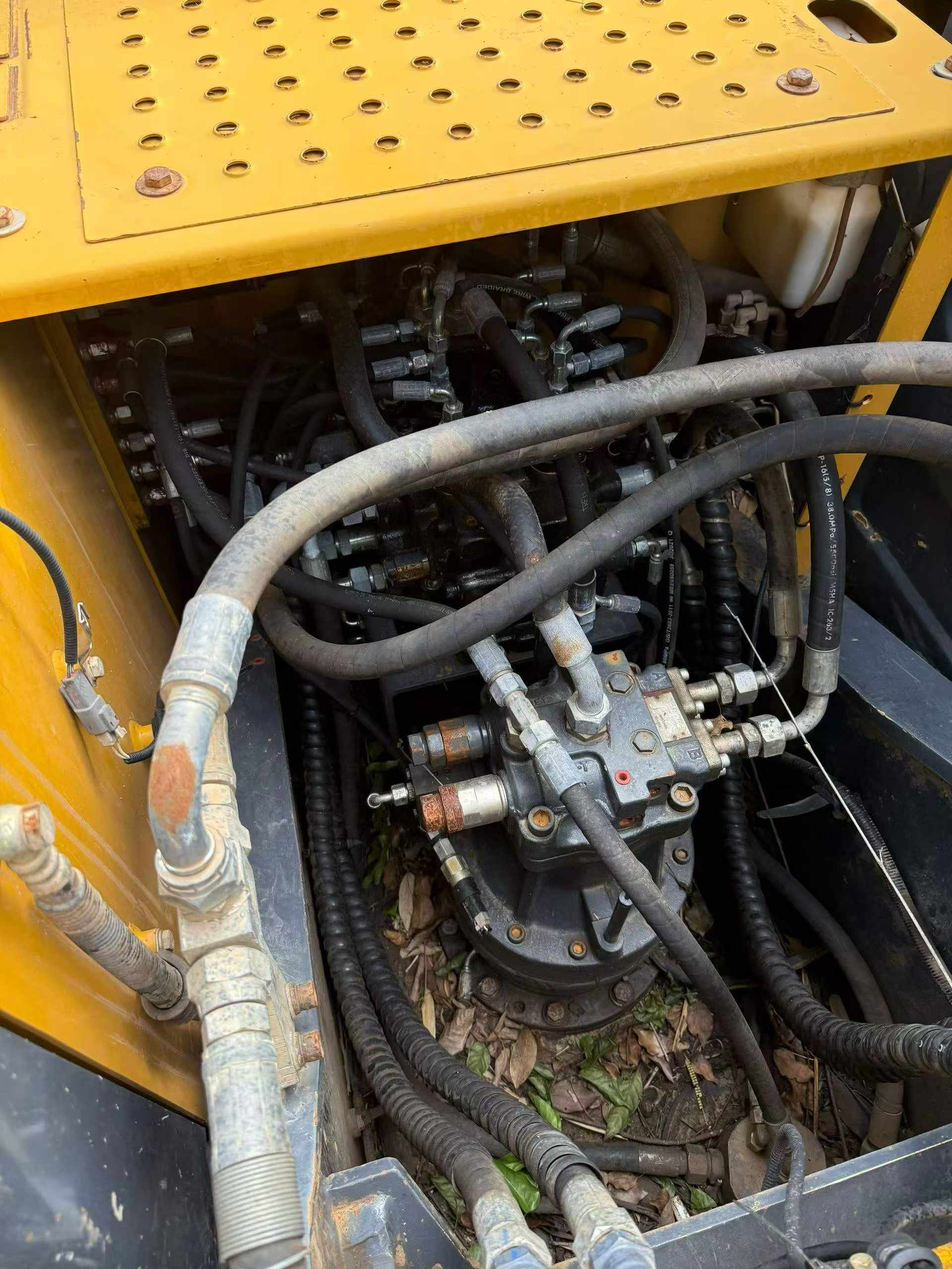 Buy XCMG XE135B Used Excavator / 9