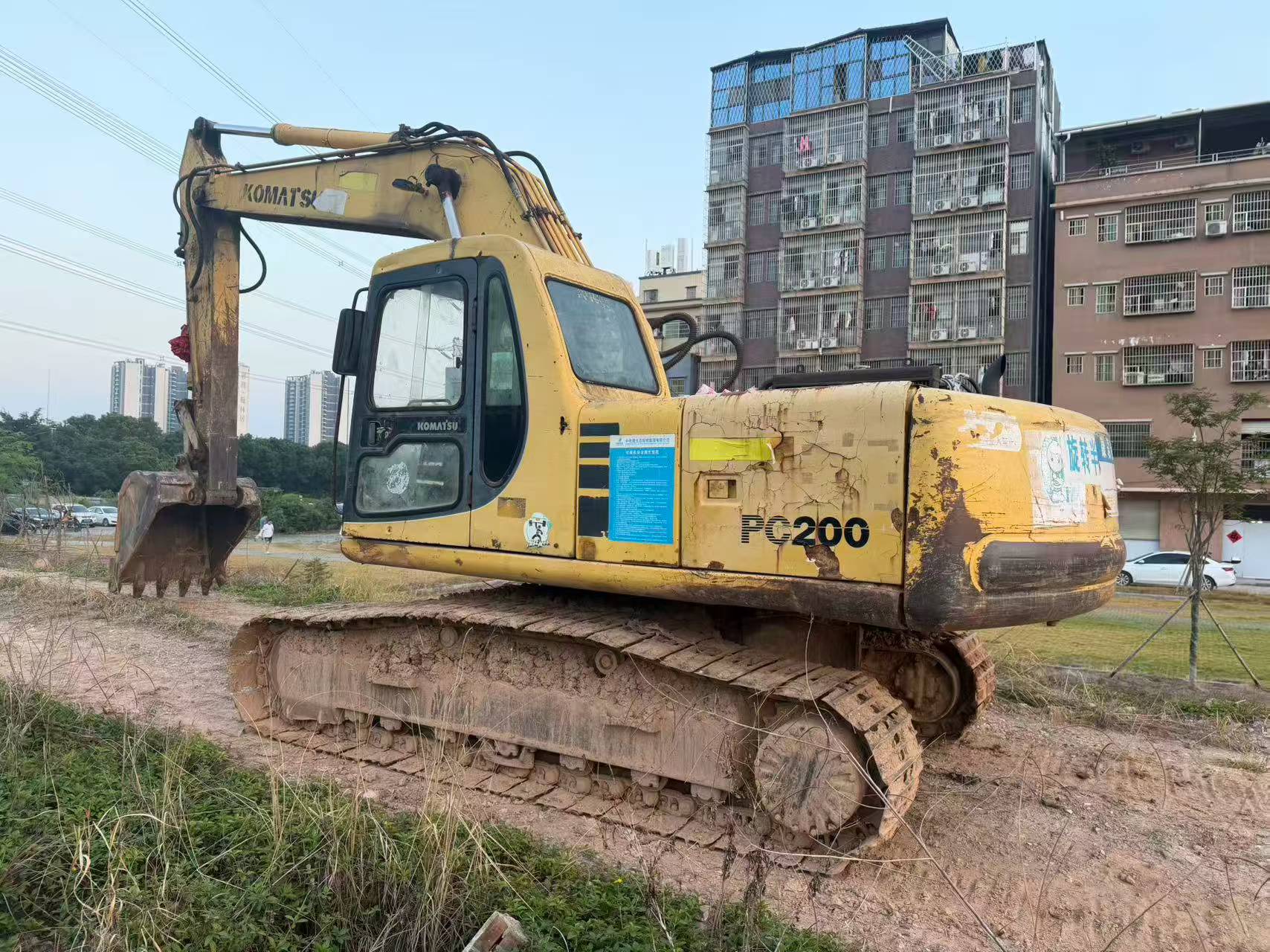 Buy Komatsu PC200-6E Used Excavator / 1