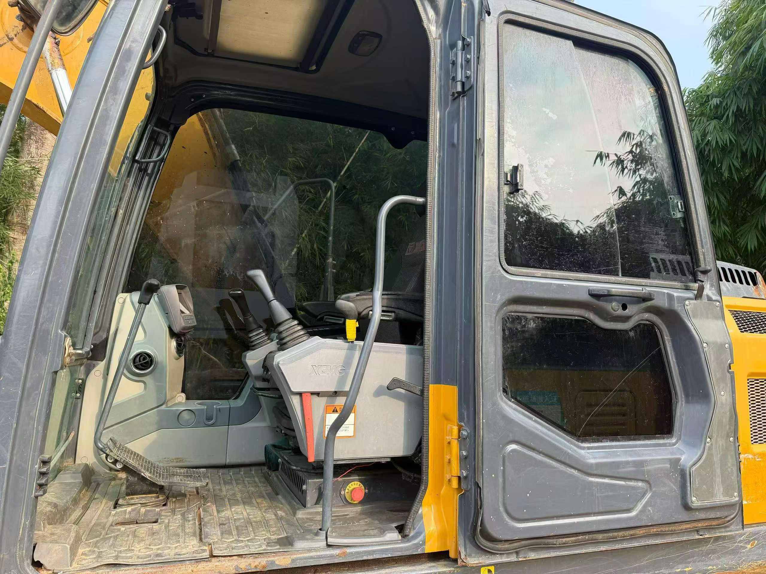 Buy XCMG XE135B Used Excavator / 4