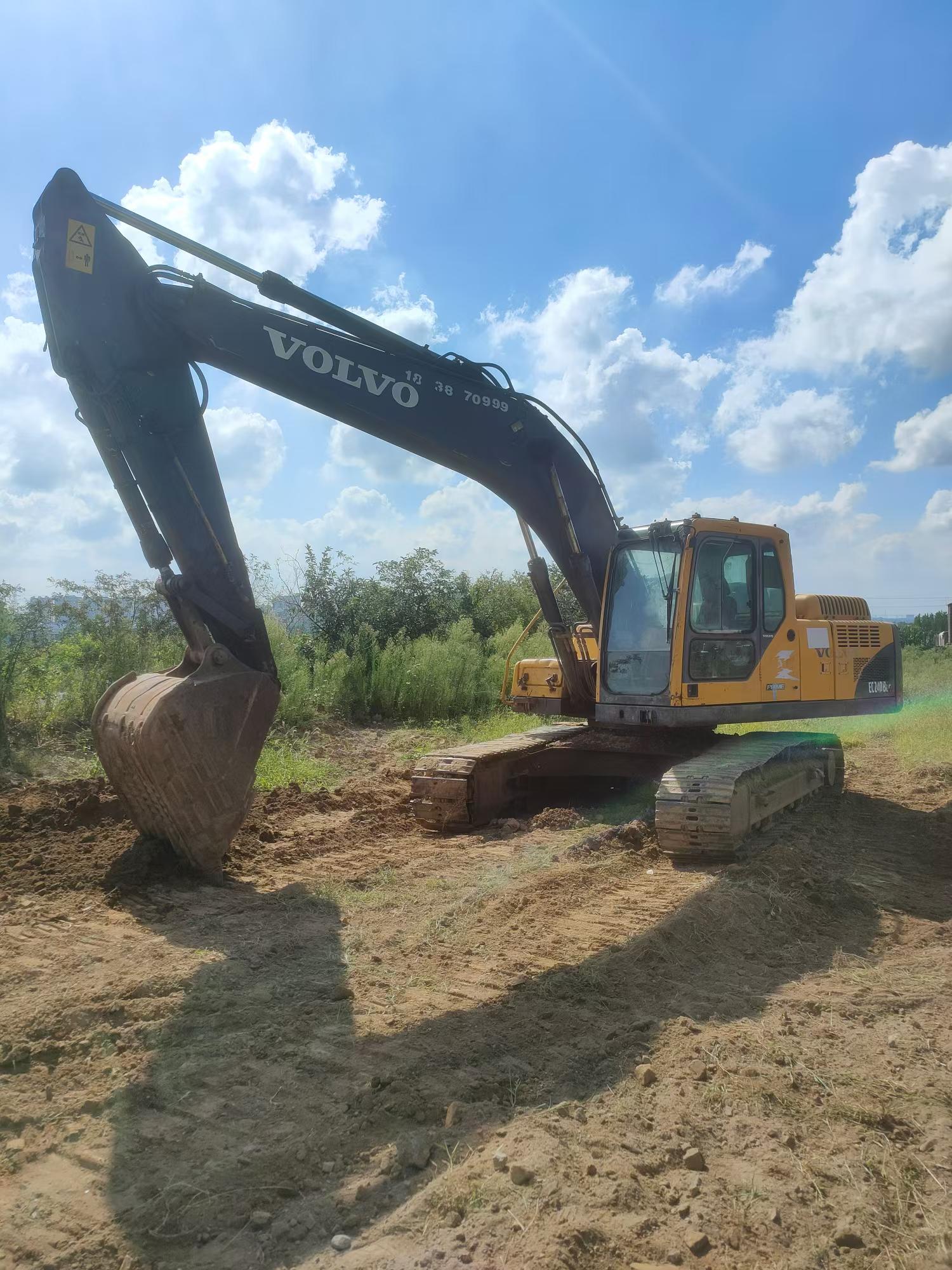Buy Volvo EC210B Used Excavator / 1