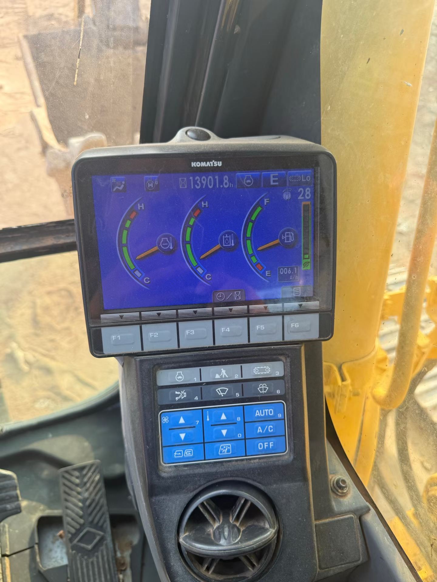 Compre Excavadora Komatsu PC130-8 Usada / 7 Compre Excavadora Komatsu PC130-8 Usada / 7