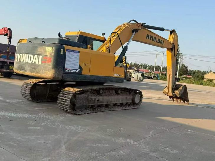 Buy Hyundai R215-7 Used Excavator / 1