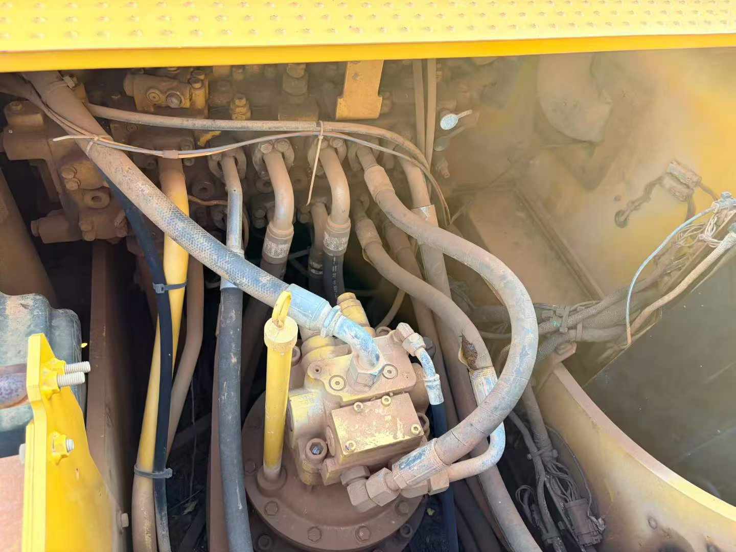 Buy Caterpillar 323 Used Excavator / 4 Buy Caterpillar 323 Used Excavator / 4