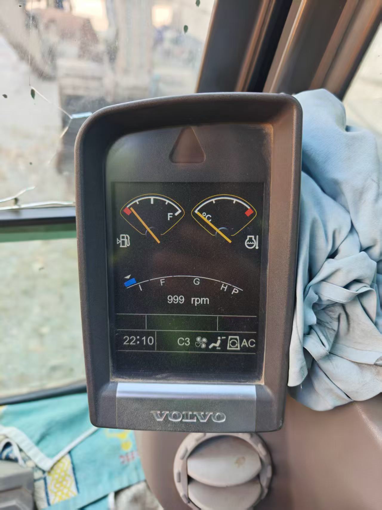 شراء حفارة Volvo EC140 مستعملة / 9