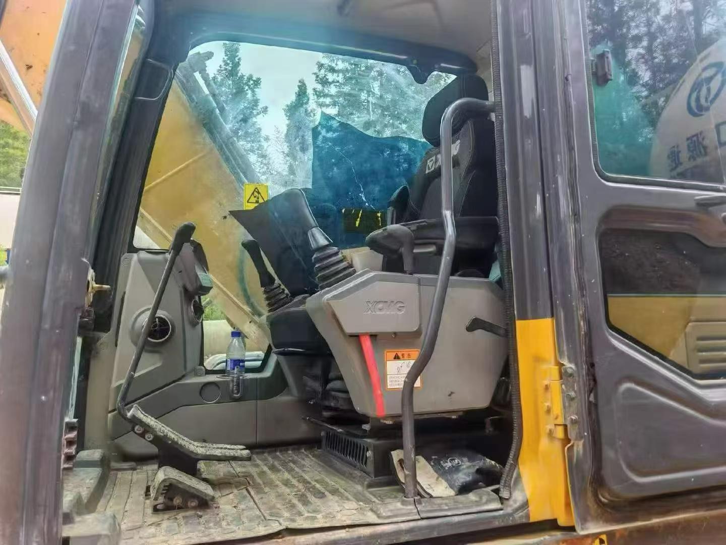 Buy XCMG XE135B Used Excavator / 2