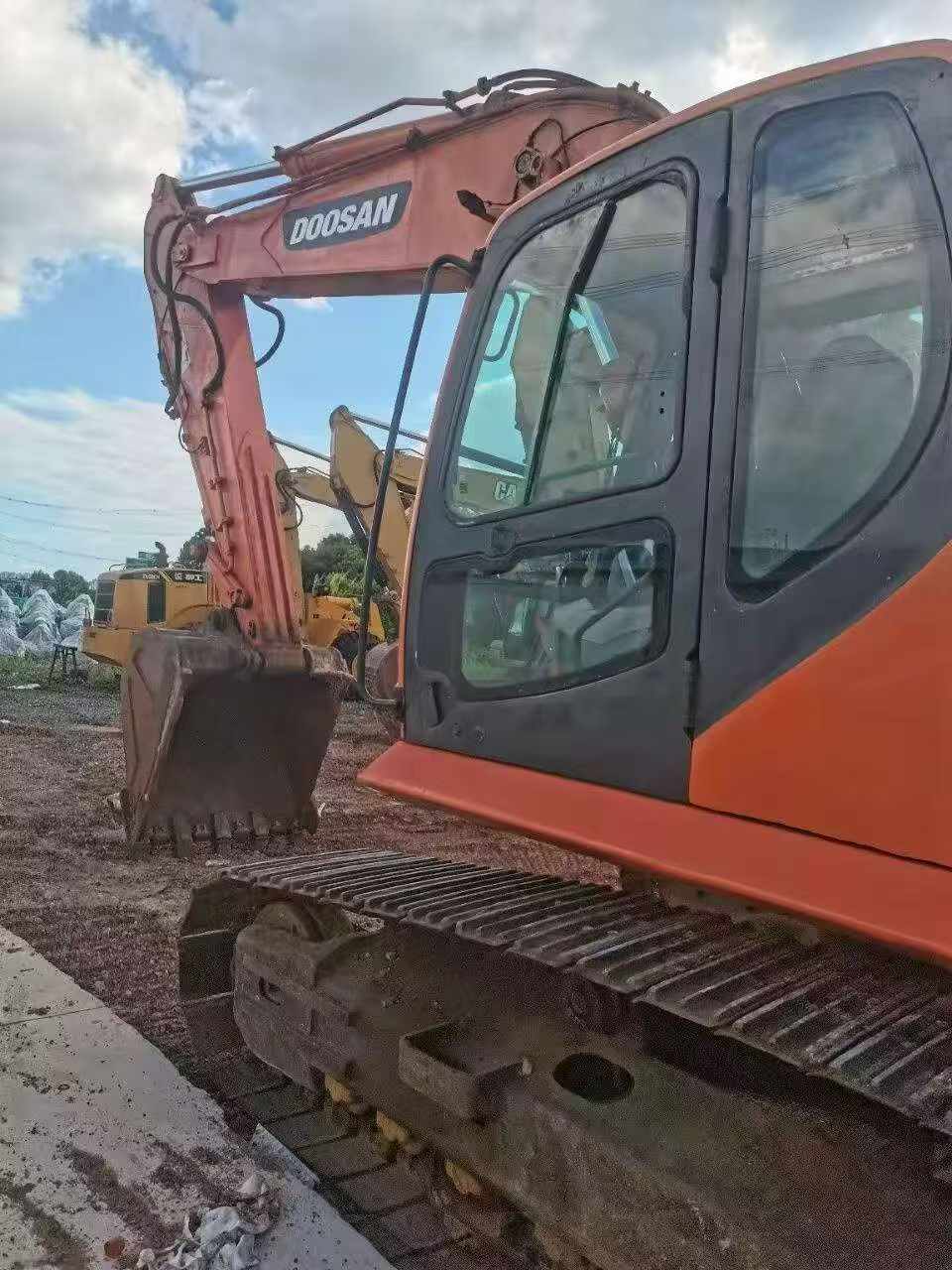 Buy Doosan DX260LC Used Excavator / 3 Buy Doosan DX260LC Used Excavator / 3