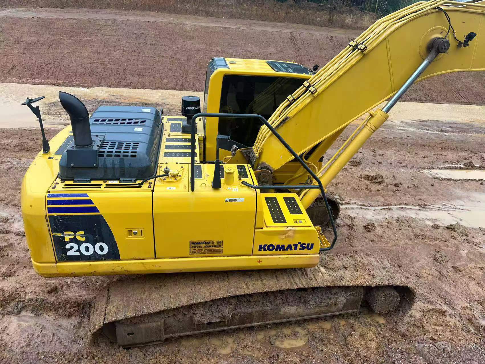 Buy Komatsu PC200 Used Excavator / 4 Buy Komatsu PC200 Used Excavator / 4