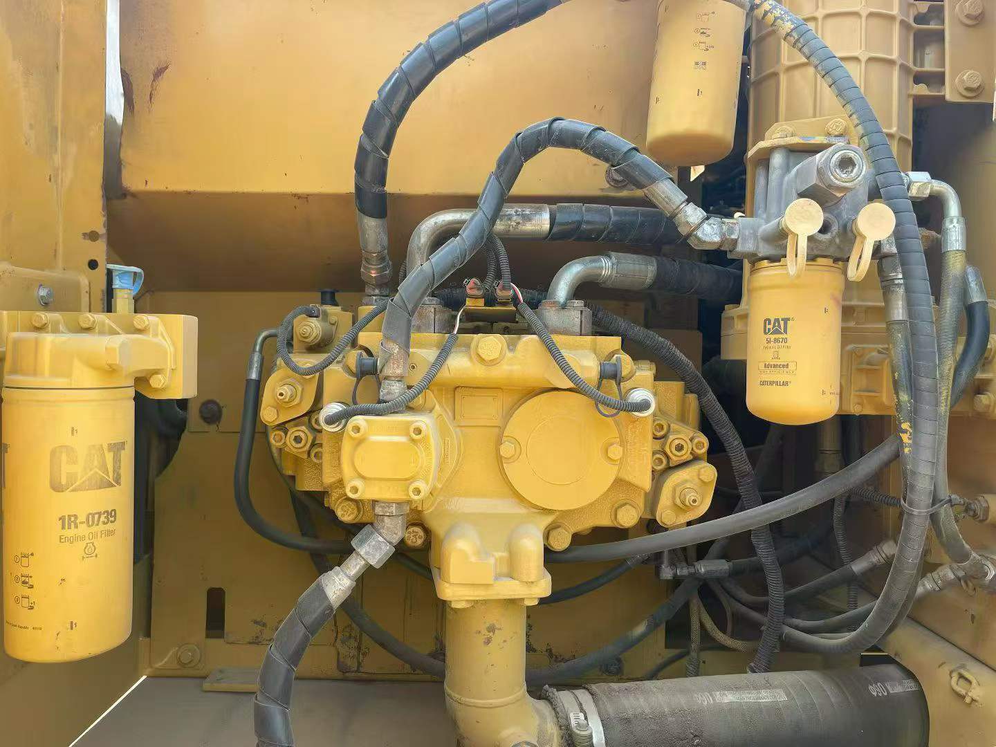 Compre Excavadora Caterpillar 323D2L Usada / 7