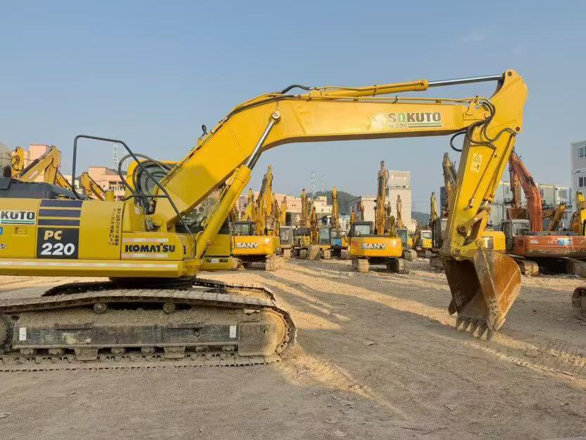 Buy Komatsu PC220-8 Used Excavator / 5 Buy Komatsu PC220-8 Used Excavator / 5