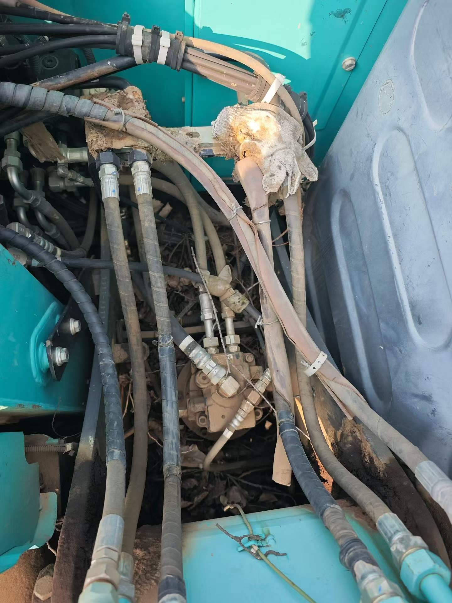 شراء حفارة Kobelco SK75 مستعملة / 3