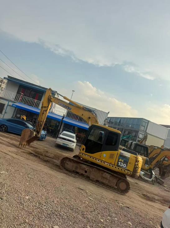 Buy Komatsu PC130-7 Used Excavator / 1
