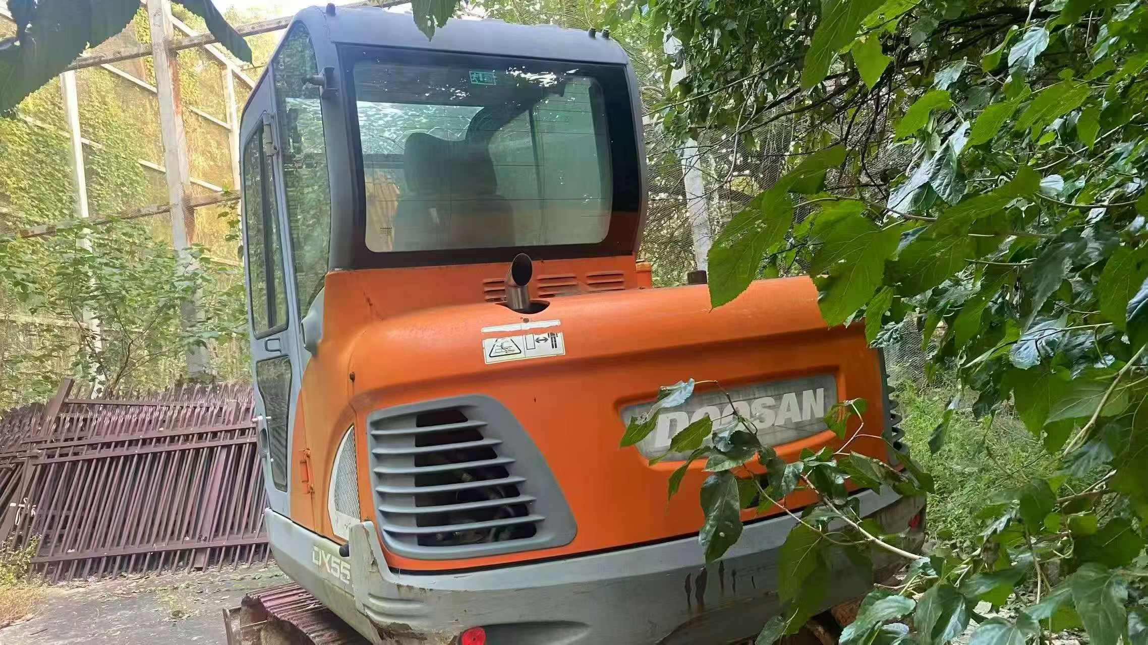 شراء حفارة Doosan DH55 مستعملة / 2