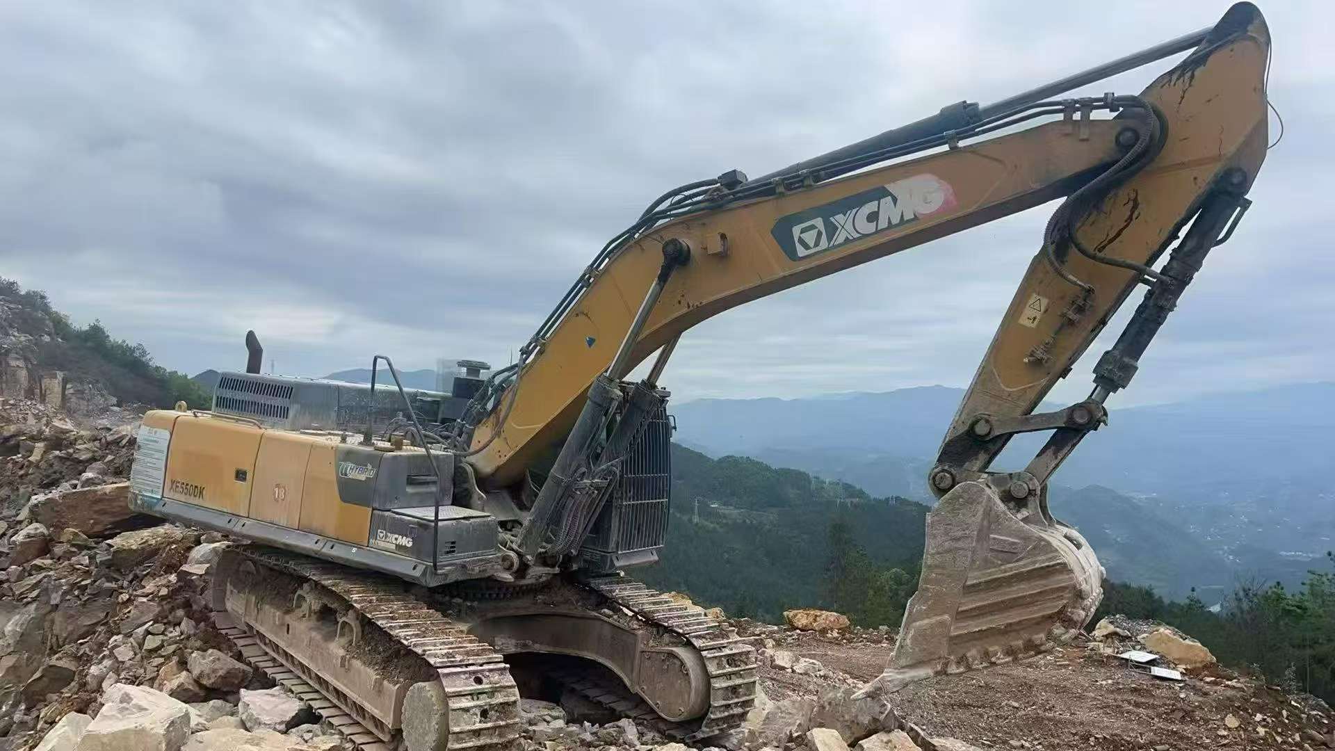 Buy XCMG XE550DK Used Excavator / 3