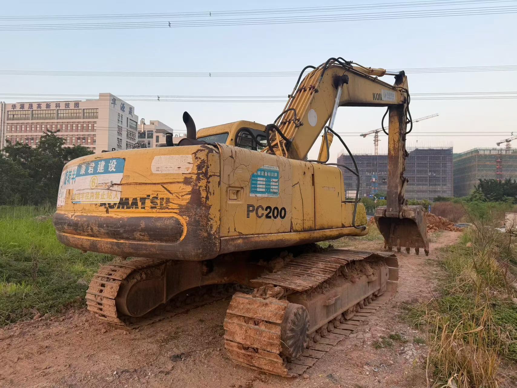Buy Komatsu PC200-6E Used Excavator / 2 Buy Komatsu PC200-6E Used Excavator / 2