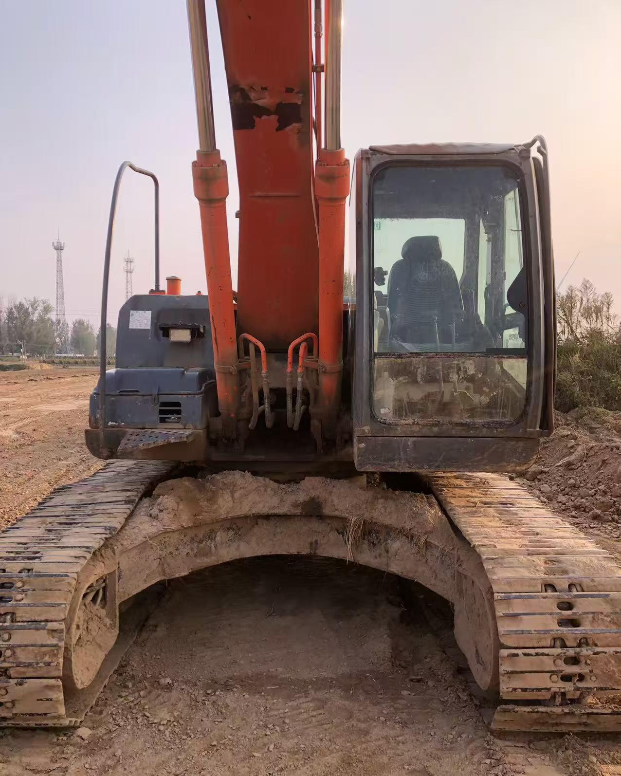 Buy Hitachi EX210LC Used Excavator / 3