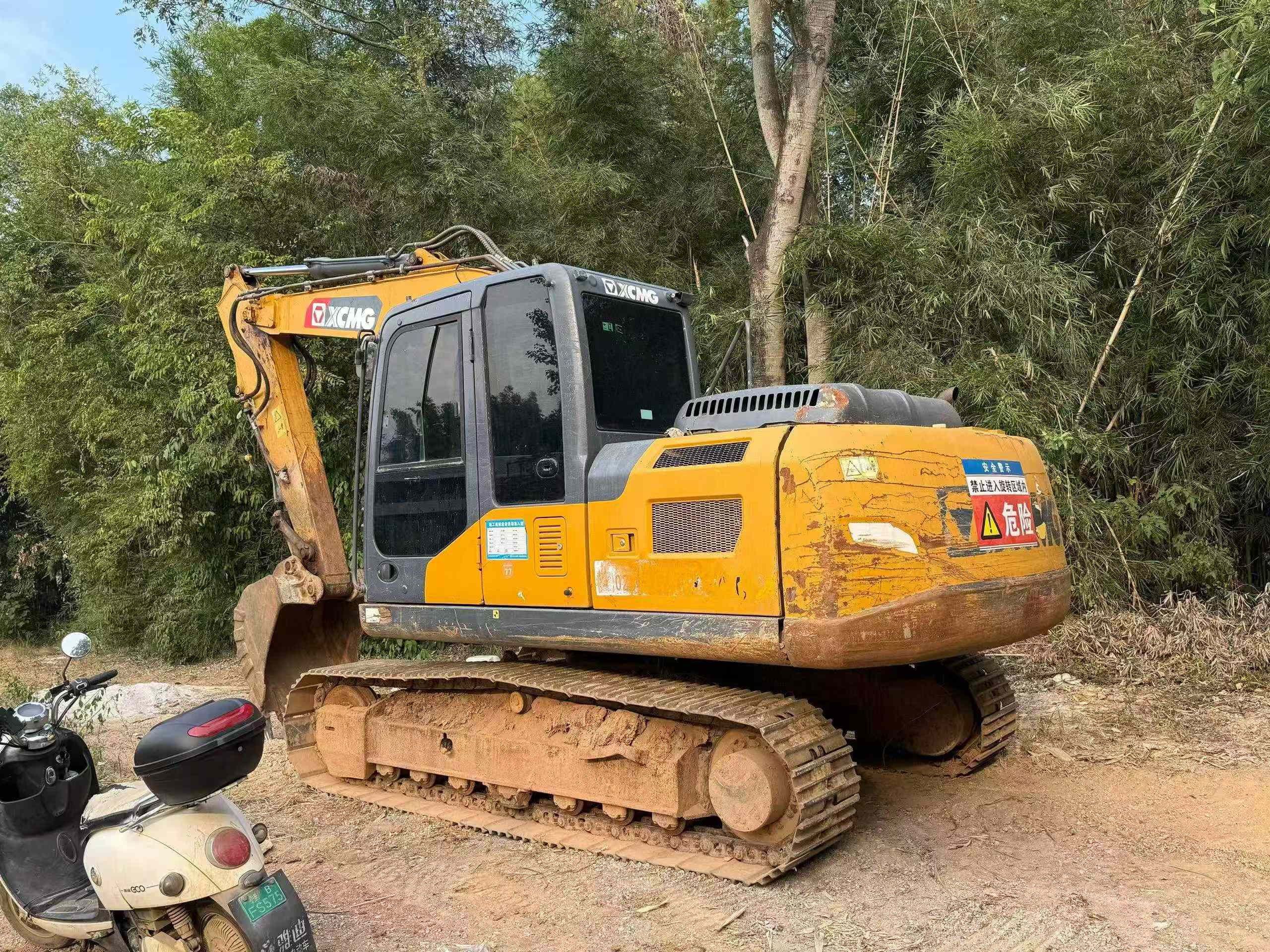 Buy XCMG XE135B Used Excavator / 3