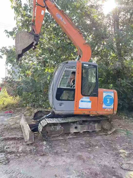 Buy Hitachi EX70 Used Excavator / 1