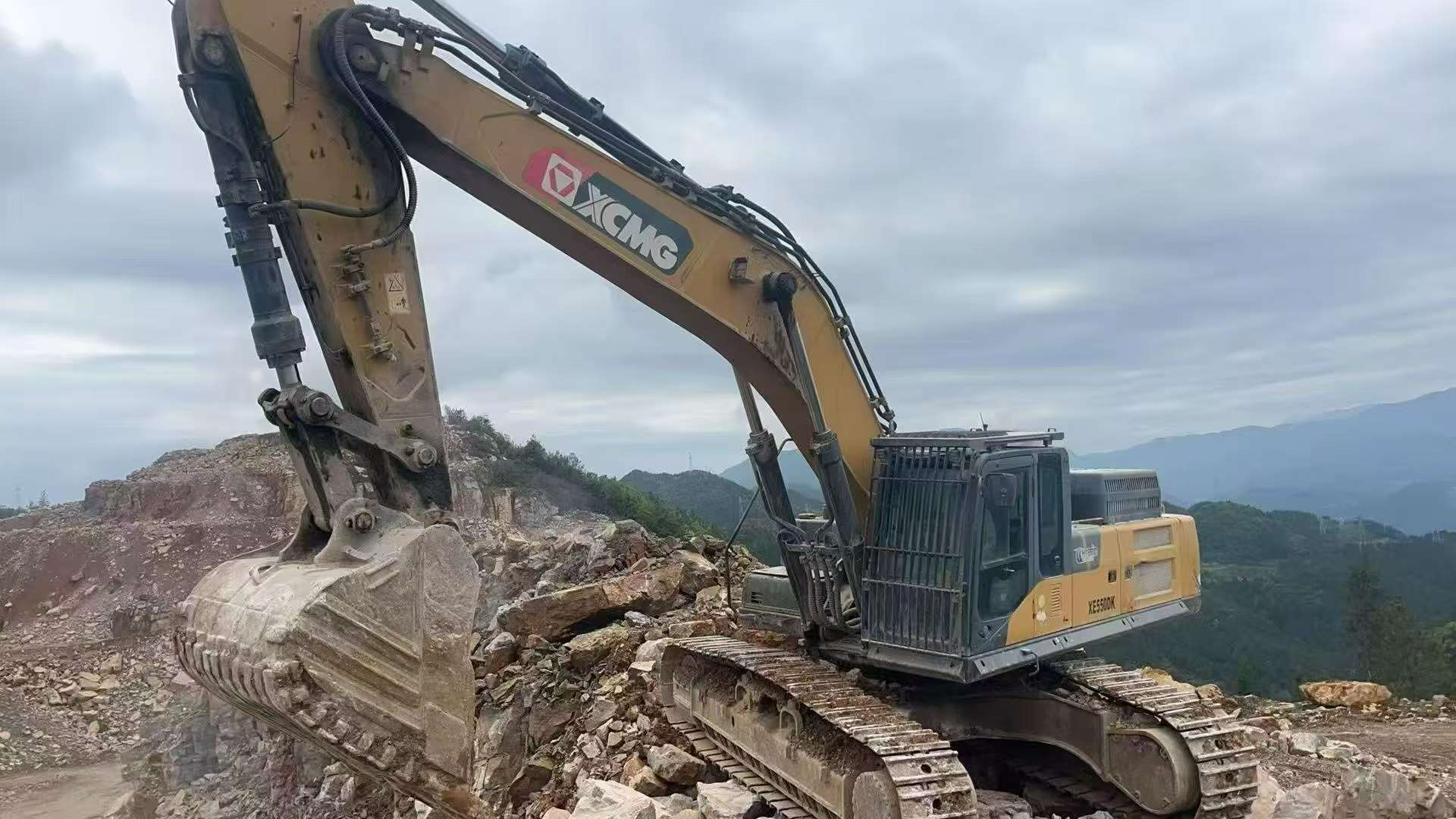 Buy XCMG XE550DK Used Excavator / 4