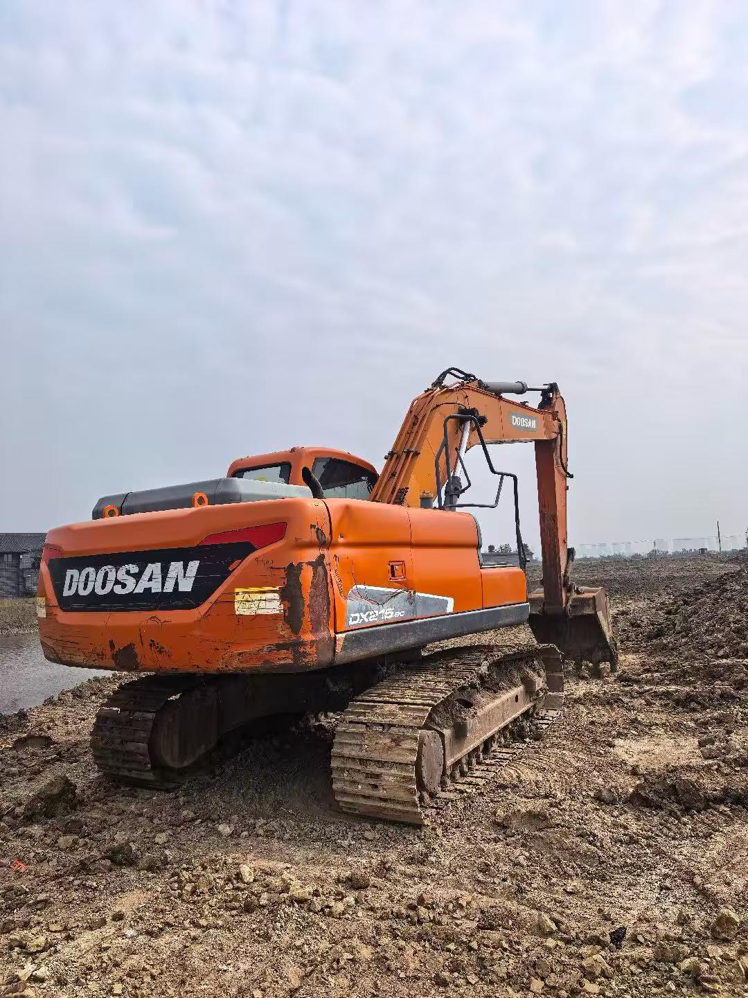Buy Doosan DH215-7 Used Excavator / 4 Buy Doosan DH215-7 Used Excavator / 4