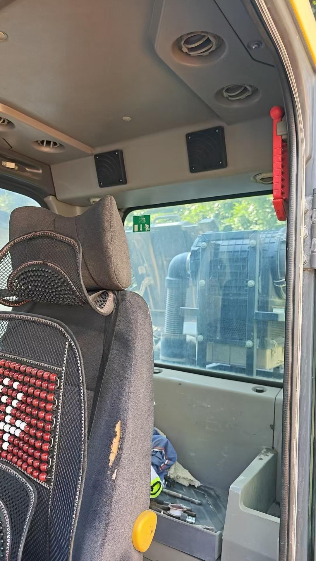 شراء حفارة Volvo EC140 مستعملة / 7