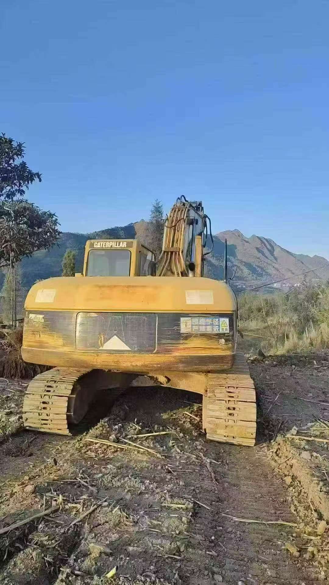Buy Caterpillar 320CL Used Excavator / 2 Buy Caterpillar 320CL Used Excavator / 2