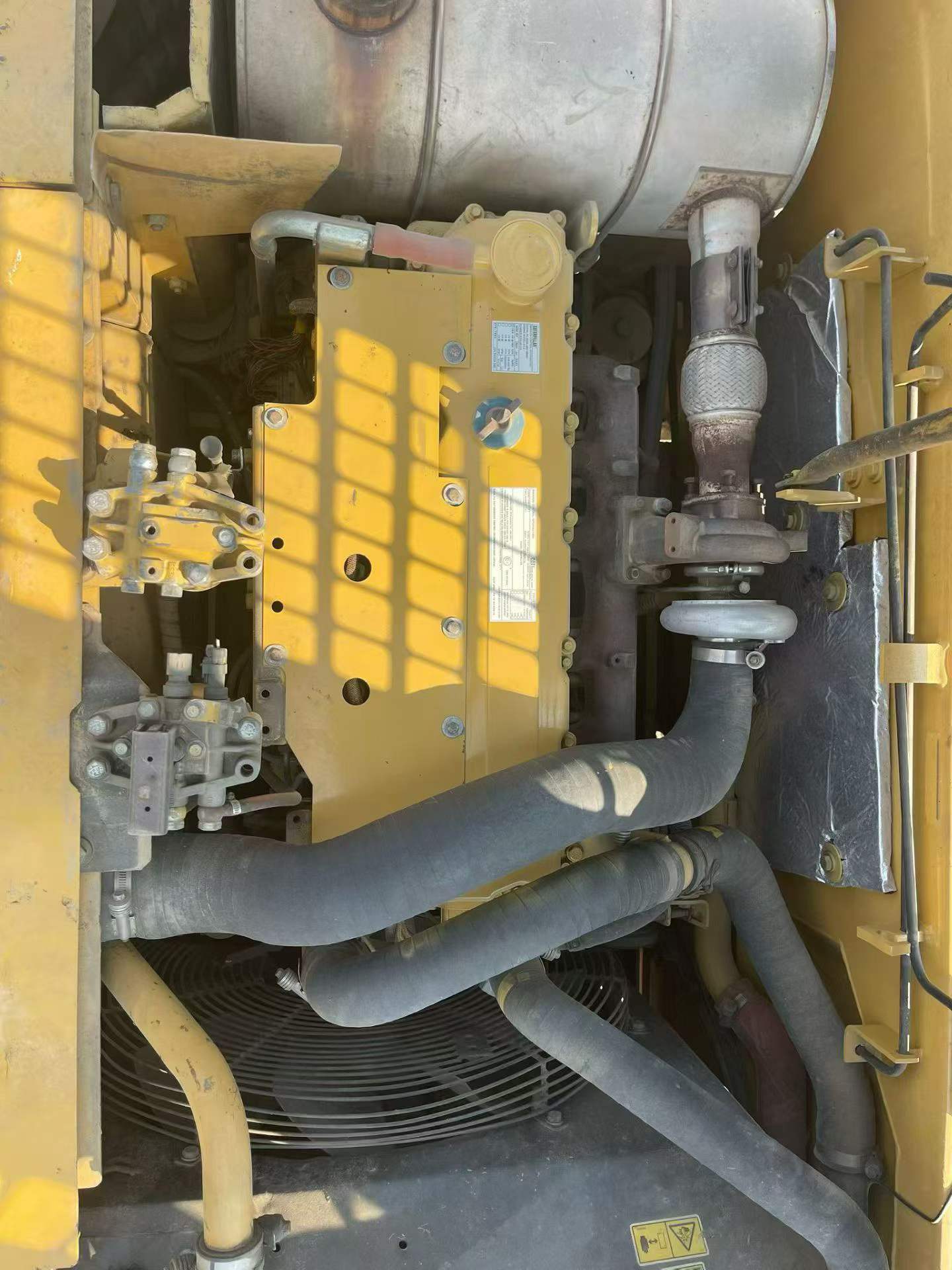 Compre Excavadora Caterpillar 323D2L Usada / 9