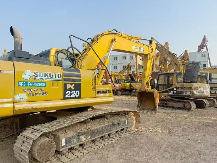 Buy Komatsu PC220-8 Used Excavator / 1