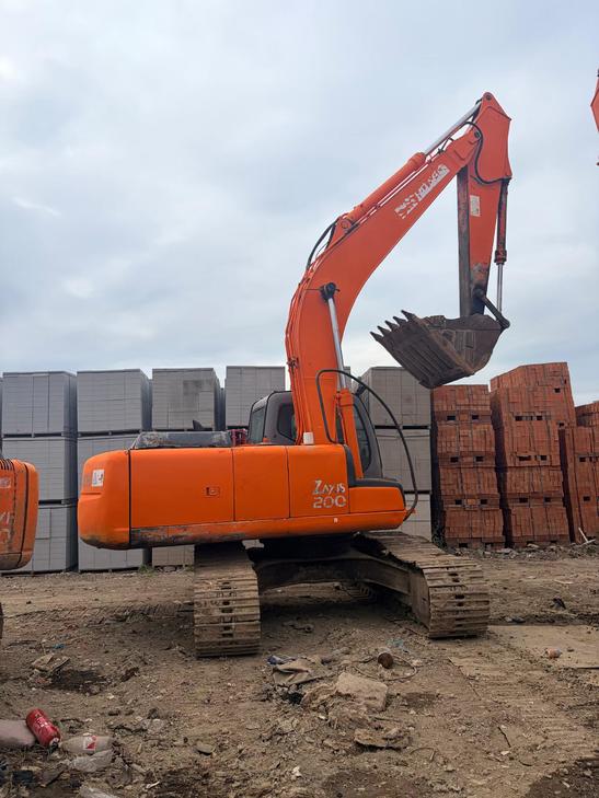 Buy Hitachi ZX200-6 Used Excavator / 1