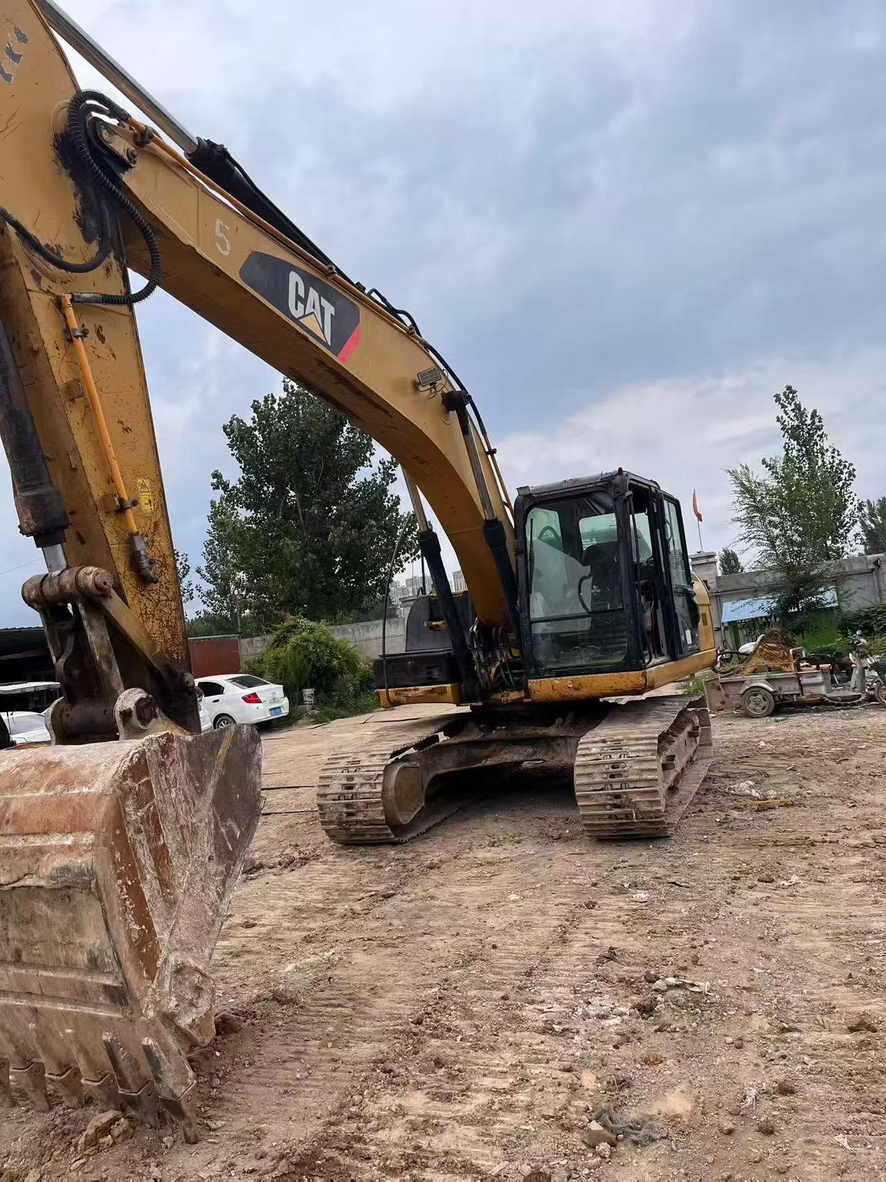 Buy Caterpillar 320A Used Excavator / 2 Buy Caterpillar 320A Used Excavator / 2