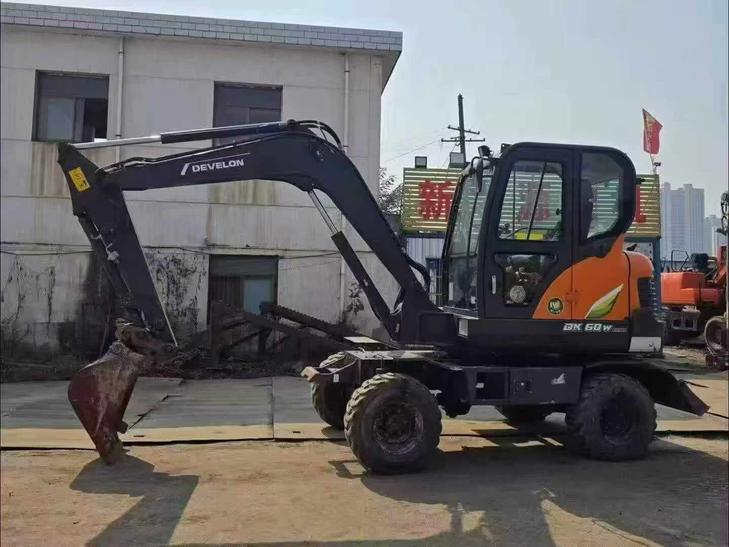 Buy Doosan DH60 Used Excavator / 1