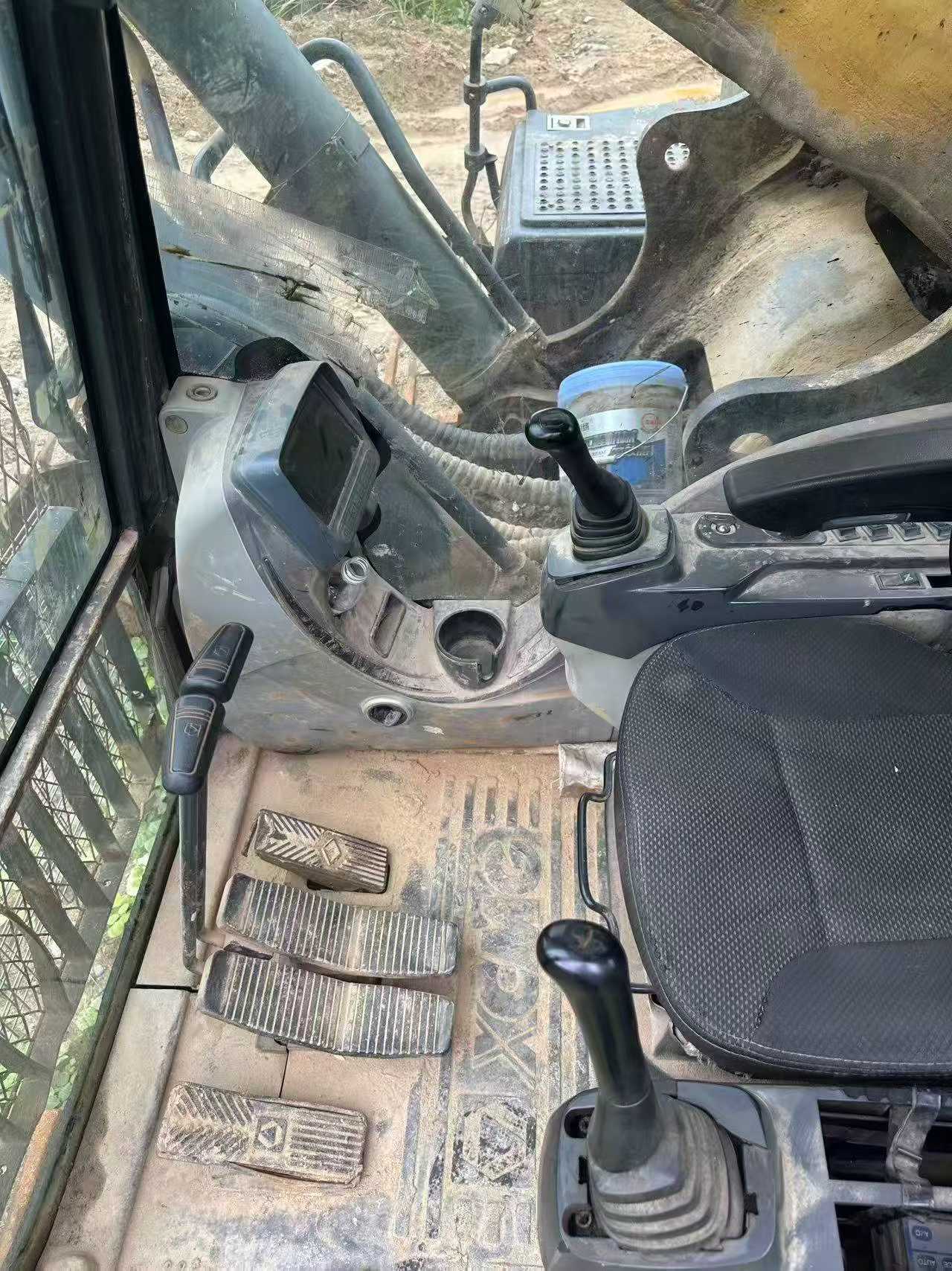 Buy XCMG XE700C Used Excavator / 6 Buy XCMG XE700C Used Excavator / 6