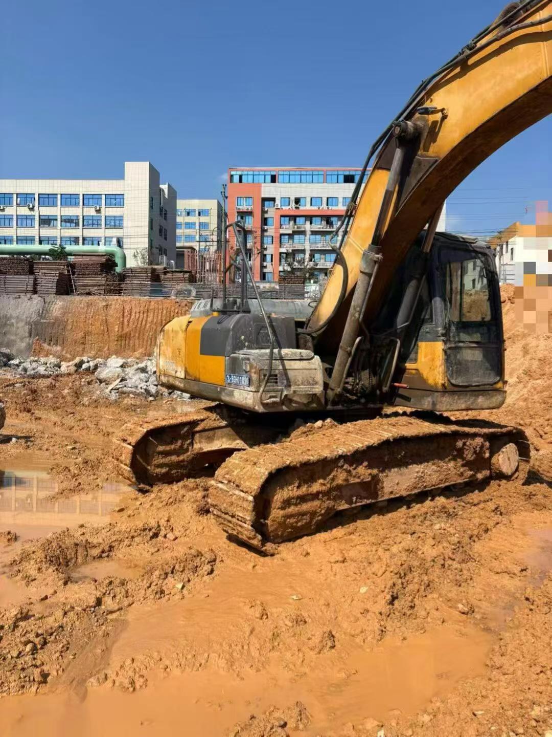 Buy XCMG XE200 Used Excavator / 3 Buy XCMG XE200 Used Excavator / 3