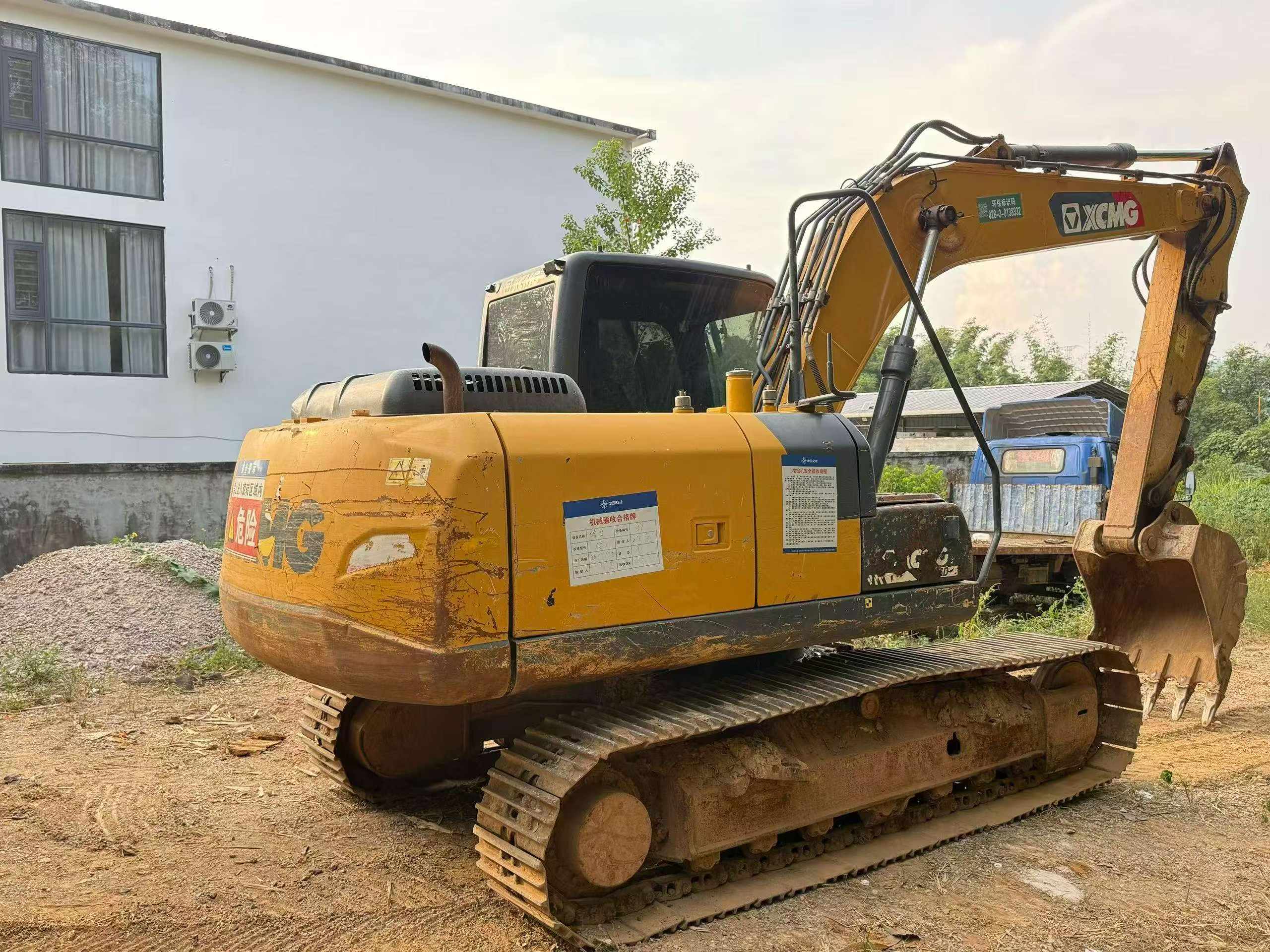 Buy XCMG XE135B Used Excavator / 2