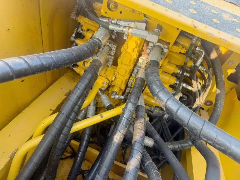 Buy Komatsu PC220-8 Used Excavator / 7 Buy Komatsu PC220-8 Used Excavator / 7