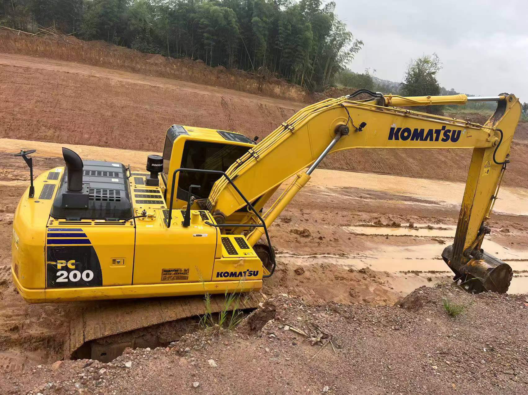Buy Komatsu PC200 Used Excavator / 3 Buy Komatsu PC200 Used Excavator / 3