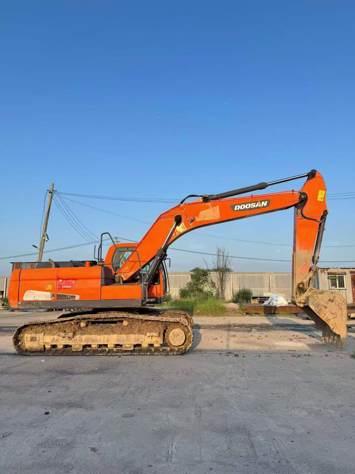 شراء حفارة Doosan DH220-3 مستعملة / 2